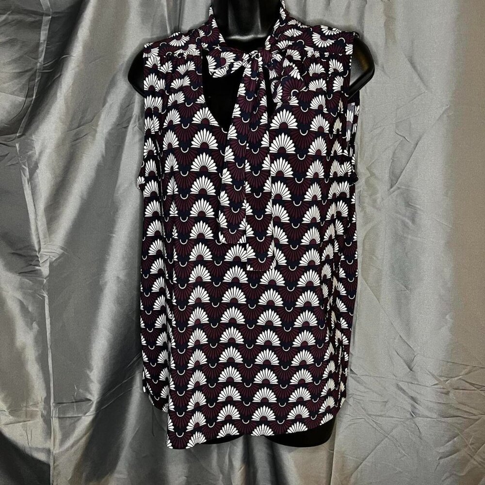 Tommy Hilfiger sleeveless v-neck tie top. Size Large